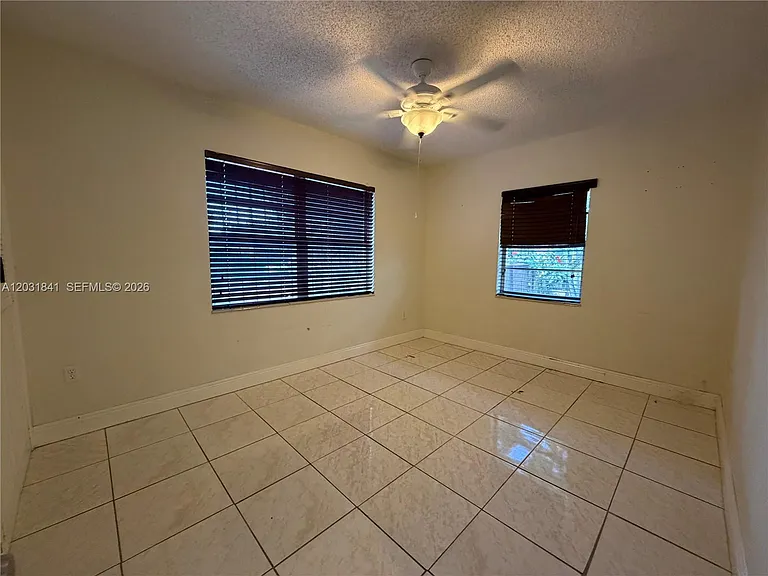 6318 SW 27th St — Photo 6