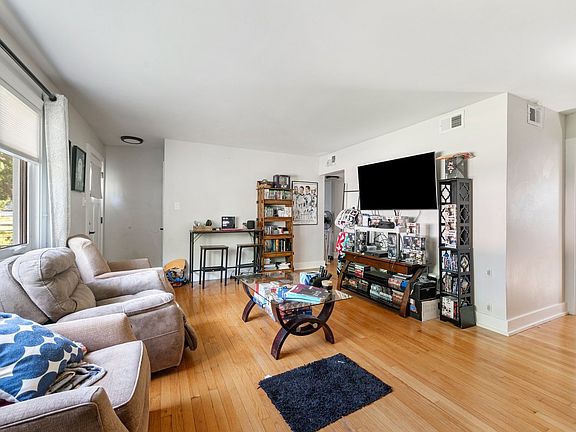 5th image of 831 S Wisconsin Ave