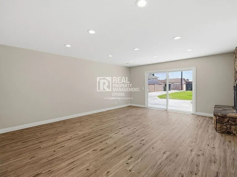 5082 Edinger Ave — Photo 21