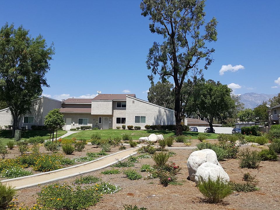 1st image of 1432 N Gardenia Ave