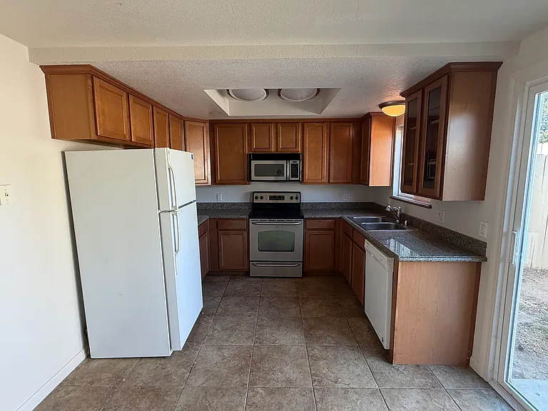 1177 Norwegian Ave #13 — Photo 14