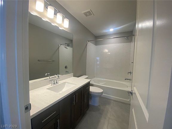 4th image of 7971 Mountain Lilac St