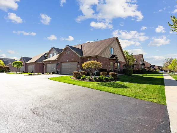 14957 S Preserve Dr, Lockport, IL 60441