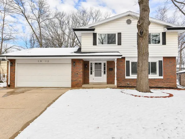 1912 West Clayton Crest AVENUE, Milwaukee, WI 53221