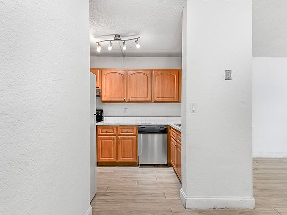 4th image of 2646 Riverside Drive #2646