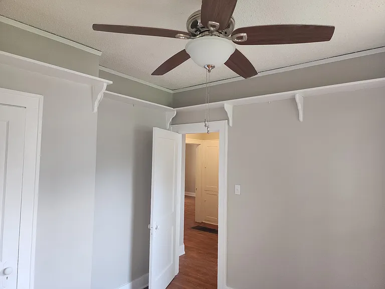 753 N McLean Blvd — Photo 12