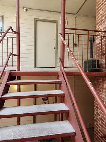 1 bed, 1.0 bath, 576 sqft, $950 — Photo 2