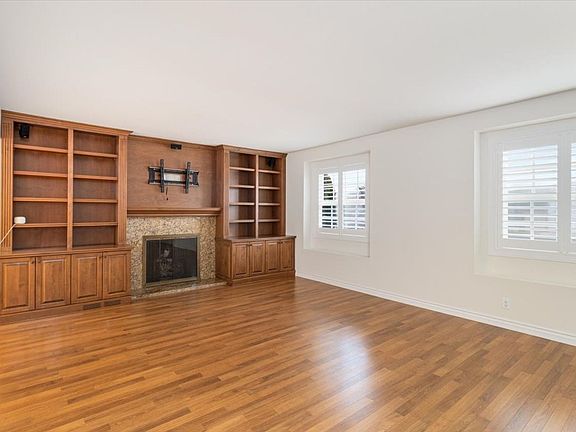 4th image of 2882 W 232nd St