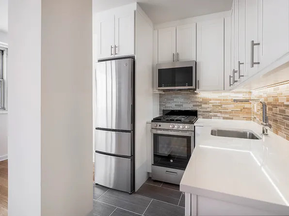 211 East 53rd Street image 1 of 7