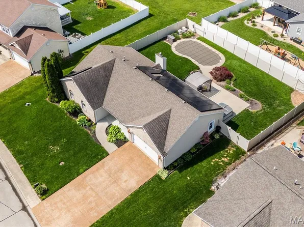 211 Joan Dr, New Baden, IL 62265