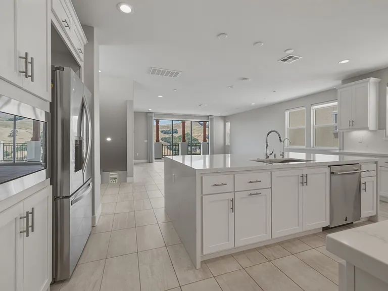 1230 Mateo Miller Cir — Photo 32