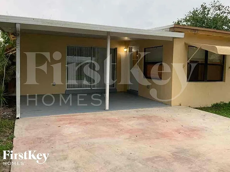 1302 Crest Dr — Photo 21