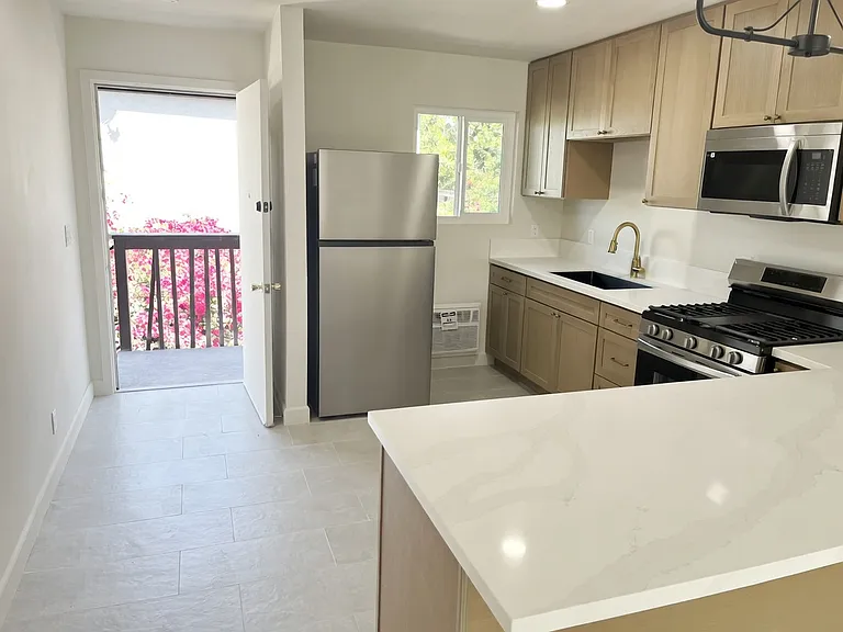 840 Sinkler Way #B — Photo 6