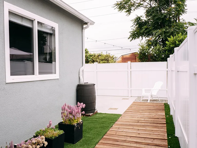 5756 1/2 Case Ave — Photo 12