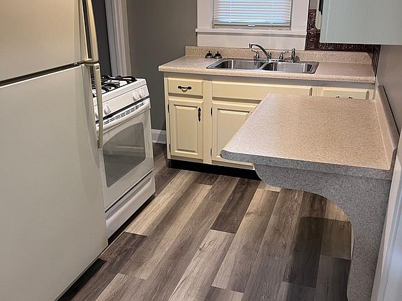 4th image of 2502 Walden Ct