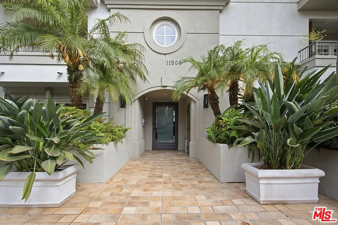 3 bed, 2.5 bath, 2178 sqft, $6,750 — Photo 1