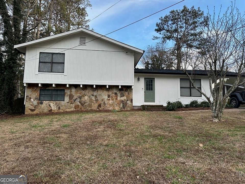 1st image of 611 Lakeridge Dr SE