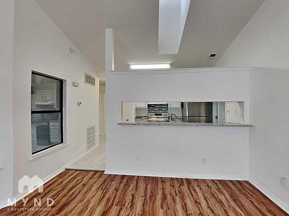 4th image of 4645 Baytree Dr