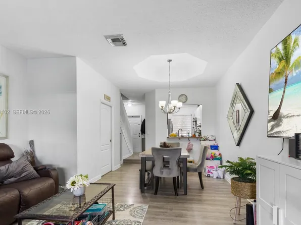8210 NW 10th St APT 4, Miami, FL 33126