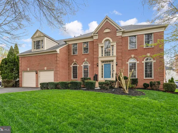 8000 Hollington Pl, Fairfax Station, VA 22039