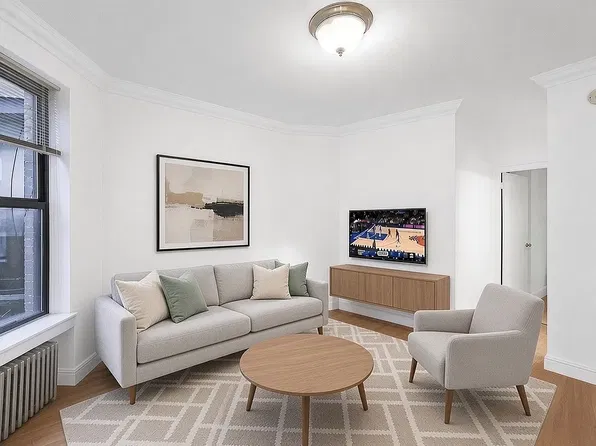 210 E 83rd St APT 3C, New York, NY 10028