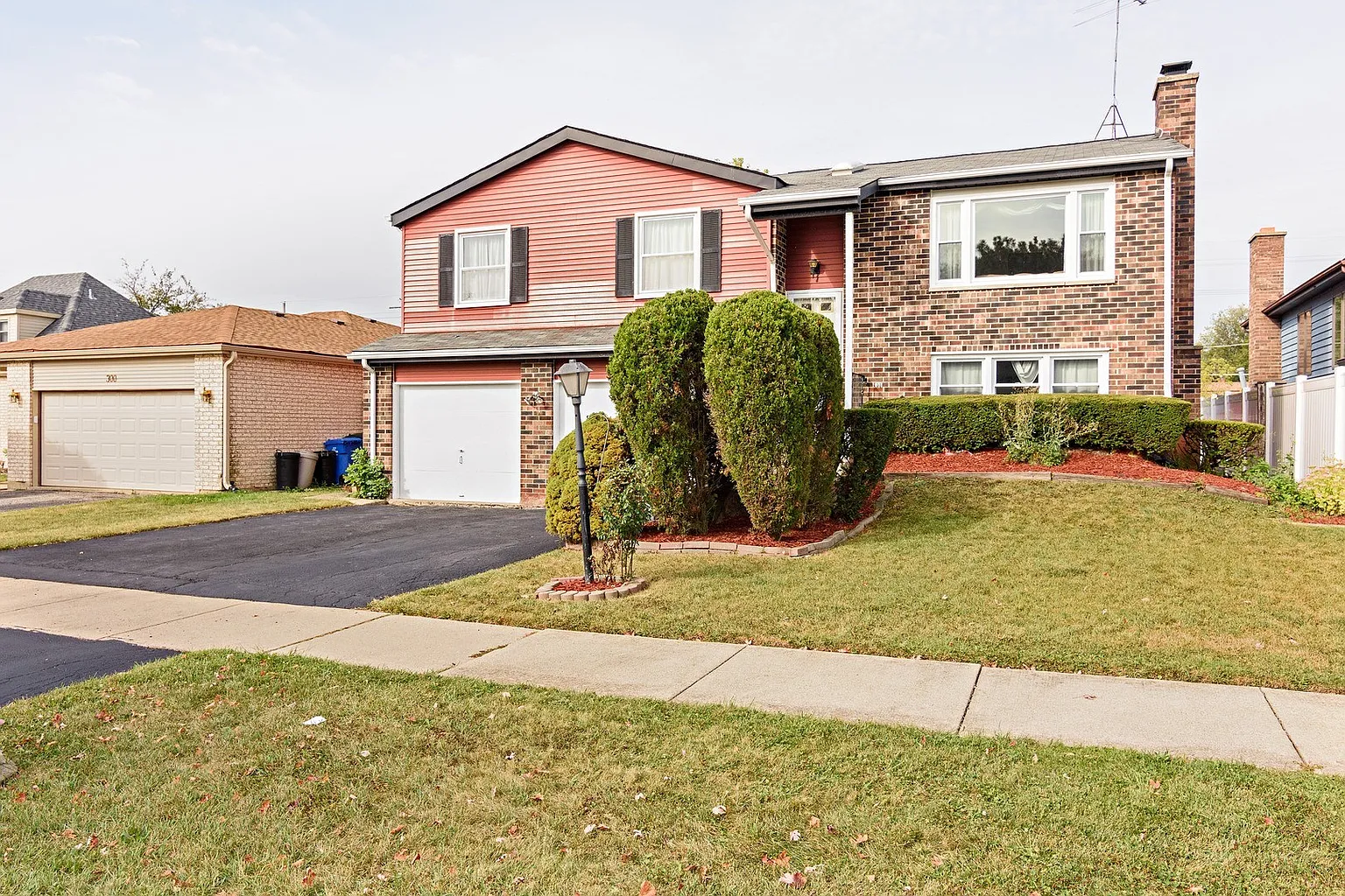 298 Anita St photo 1