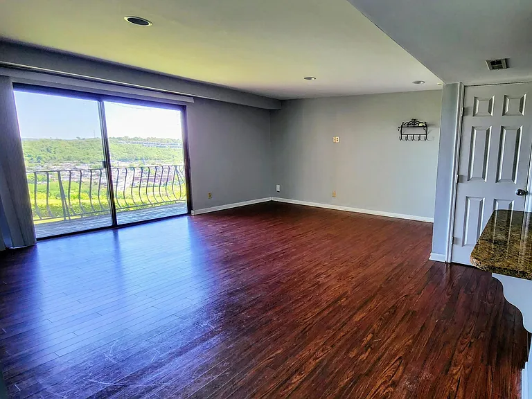 355 Grand Ave #201 — Photo 6