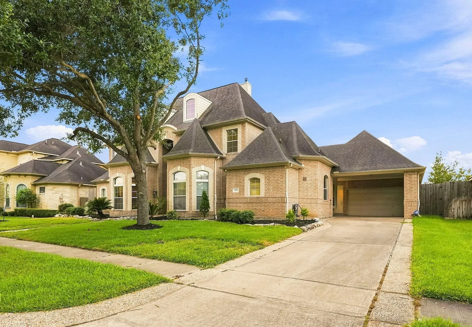 4 bed, 3.5 bath, 4000 sqft, $3,950 — Photo 2