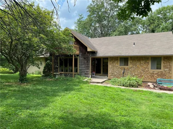 12503 McIntyre Rd, Leavenworth, KS 66048