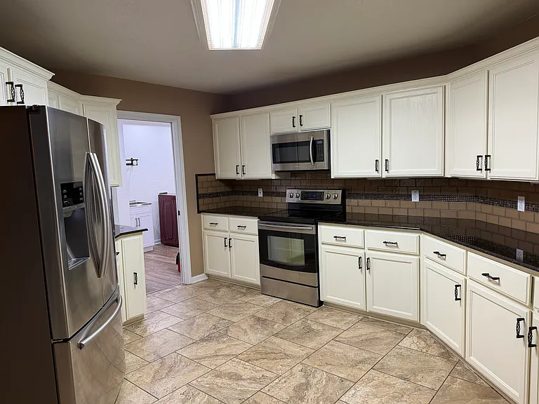 621 S Roy Reynolds Dr — Photo 19