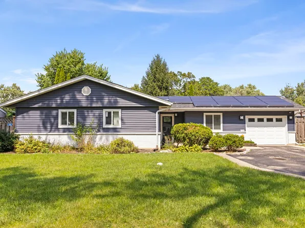 724 E Baldwin Rd, Palatine, IL 60074