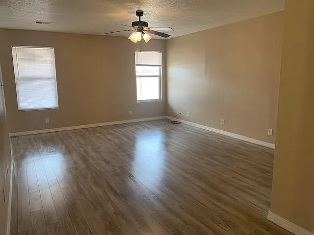 3 bed, 1500 sqft, $1,975 — Photo 3
