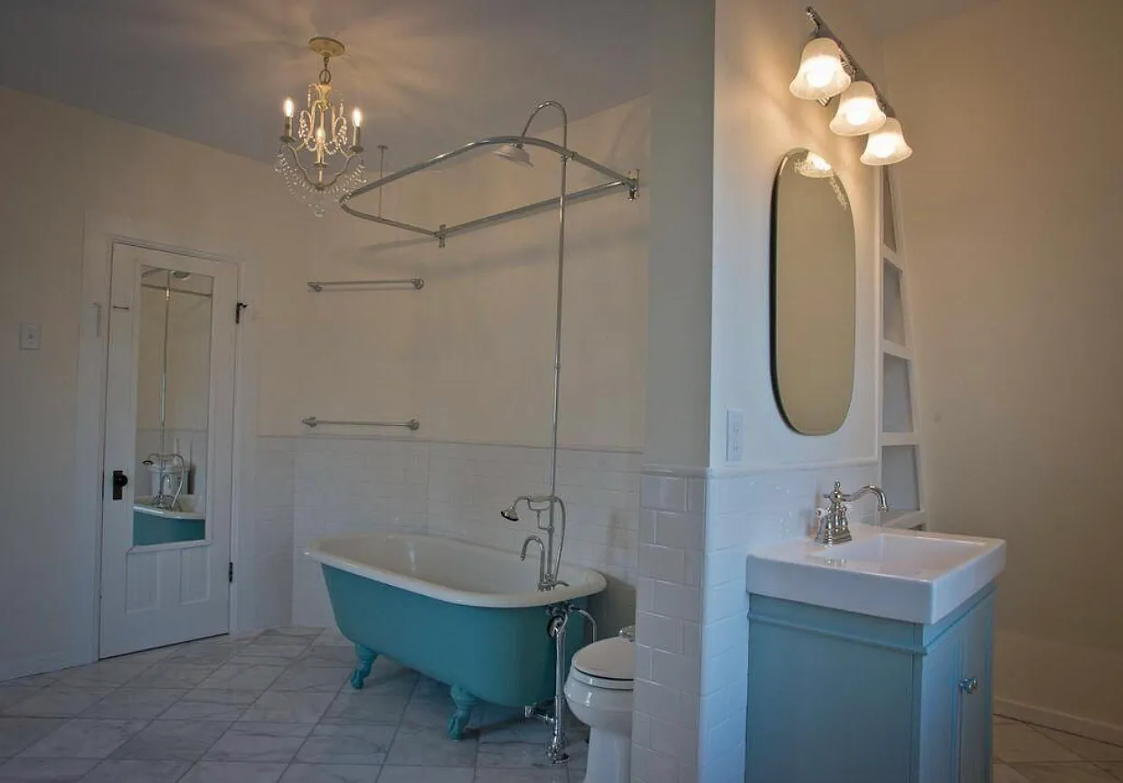 240 Terry St — Photo 2