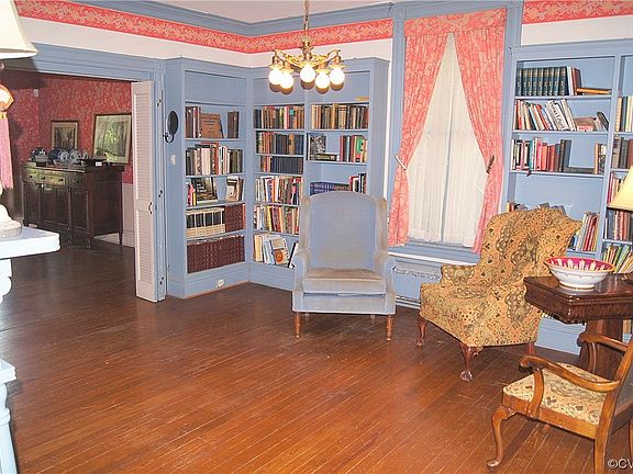 3rd image of 207 College Ave