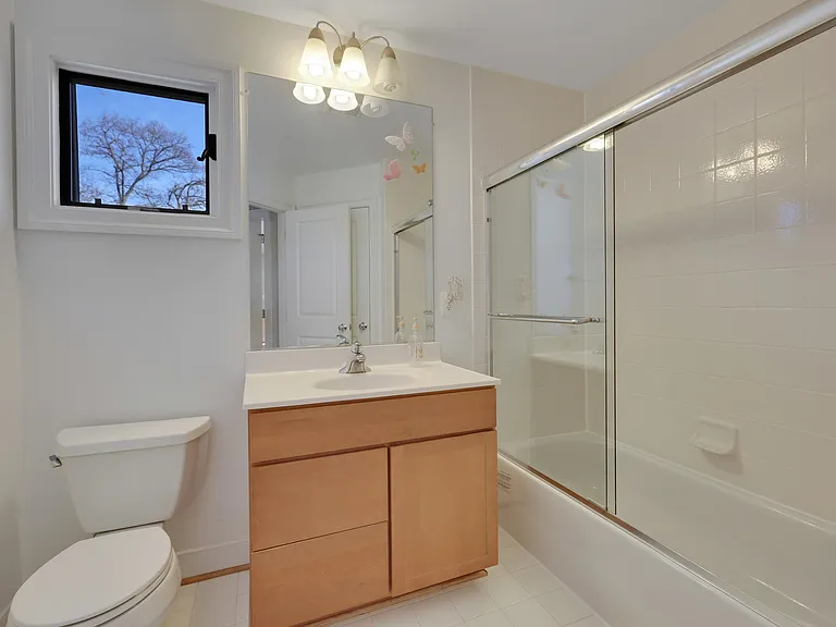 LL Full bath