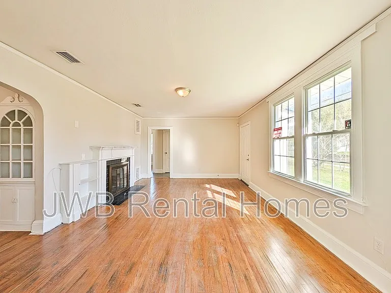 8918 1st Ave — Photo 6