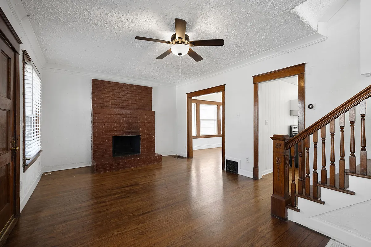 Building Photo - 4423 Windsor Ave