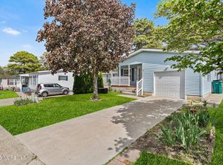 11 Pine Ridge Blvd, Whiting, NJ 08759