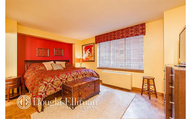 Rented by Douglas Elliman | media 7