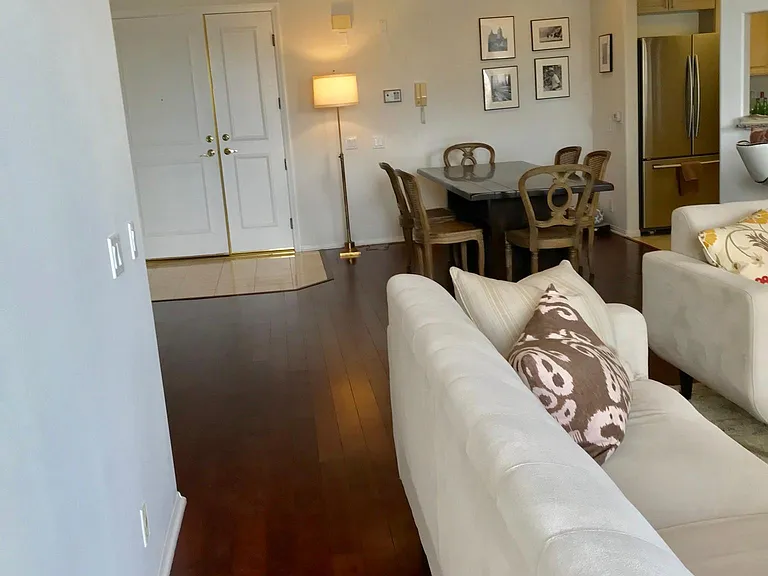 8349 Blackburn Ave #302 — Photo 295