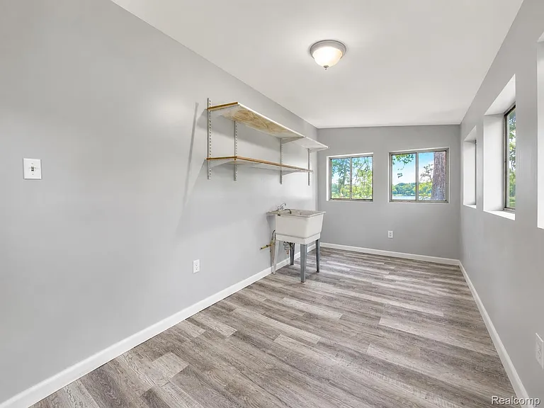 4165 Highcrest Dr — Photo 25