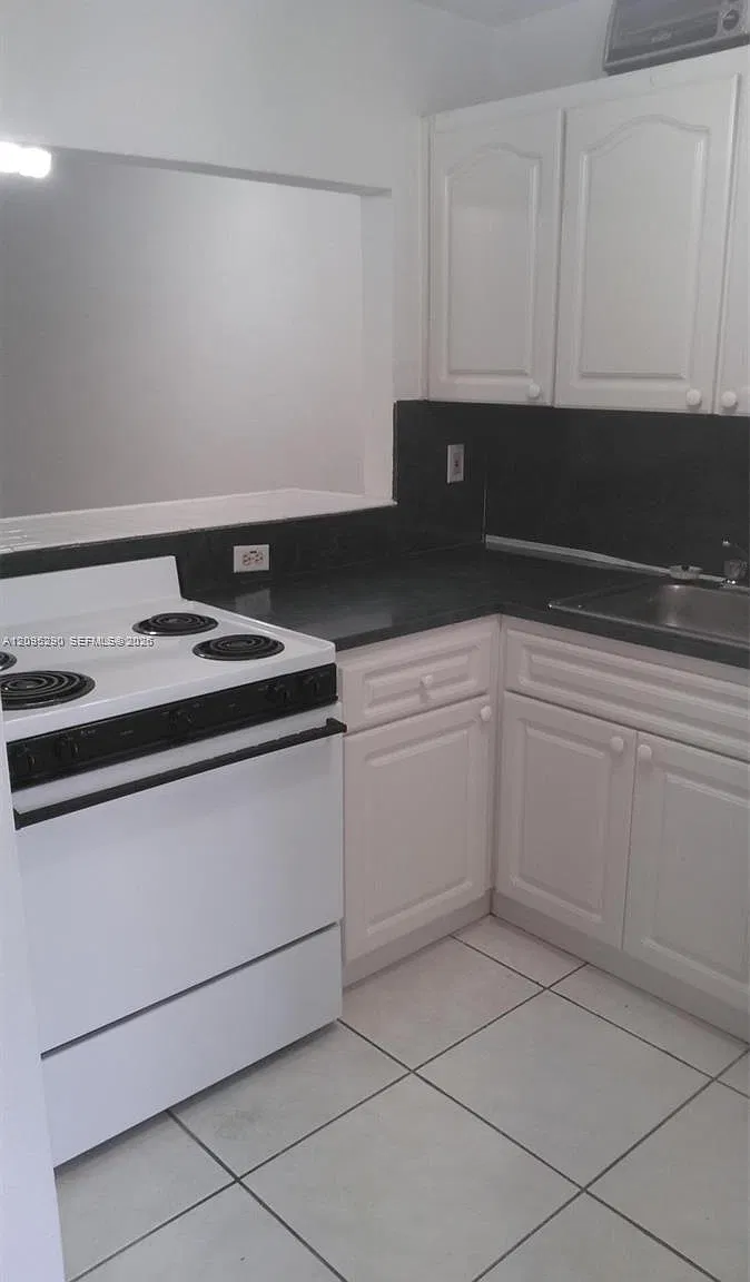 Sunshine Bay Condo — Photo 3