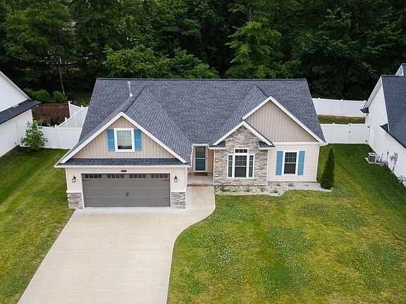 2nd image of 251 Hunters Ridge Dr