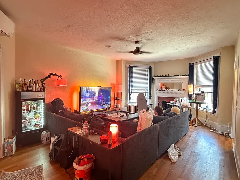 914 Beacon St #3 — Photo 16