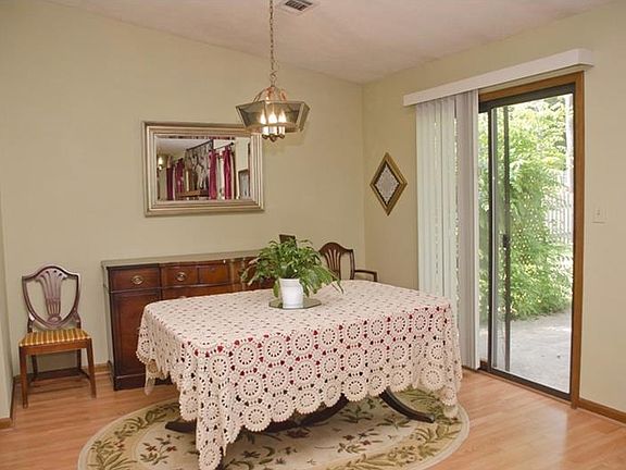 4th image of 1285 Brandon Ct