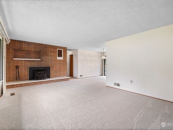 3rd image of 8416 95th Street SW