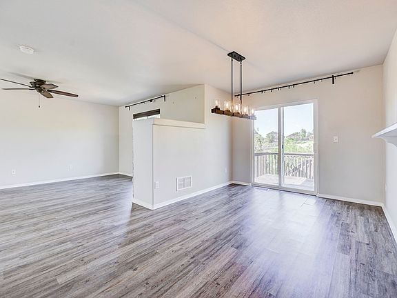 5th image of 835 Ridgebury Pl