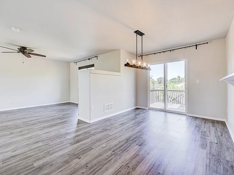 835 Ridgebury Pl — Photo 9