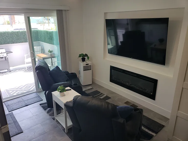 237 S Clementine St #8 — Photo 3