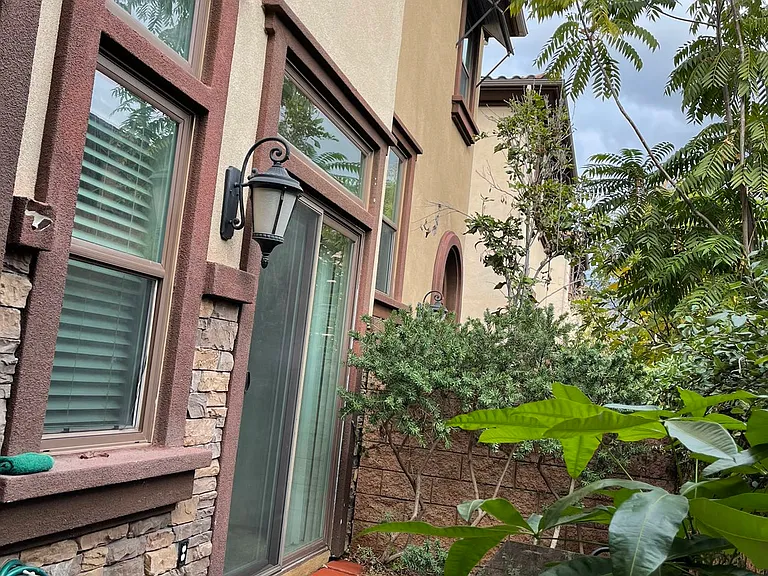 656 W Huntington Dr #F-2 — Photo 2